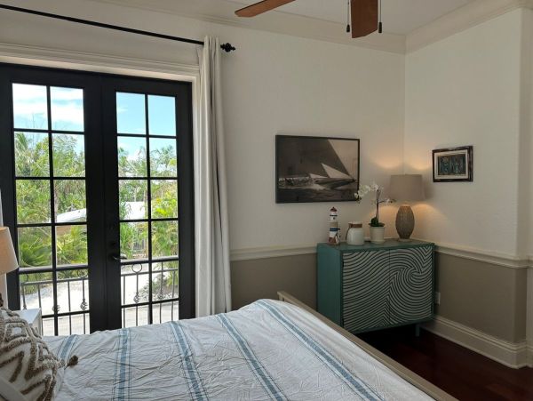 Luxury Four Bedroom Vacation Rental on Longboat Key Sleeps 8
